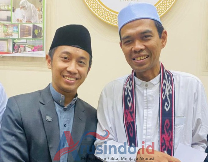 Ustadz Abdul Somad memberi nasihat UAS untuk Nafi’ Unnas di Masjid Al Akbar Surabaya